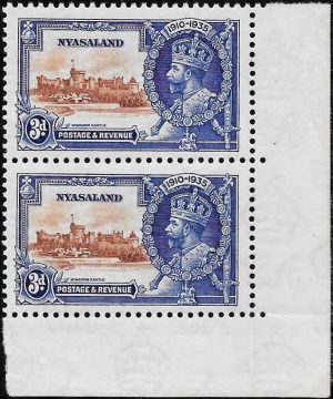 Nyasaland: 1935 Silver Jubilee 3d. Brown & Deep Blue Pair, Lower Stamp with Kite and Vertical Log. SG 125/125k (MNH)